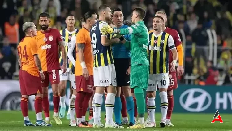 Galatasaray Fenerbahçe Seyirciler İstiklal Marşı Okudu Video İzle 1