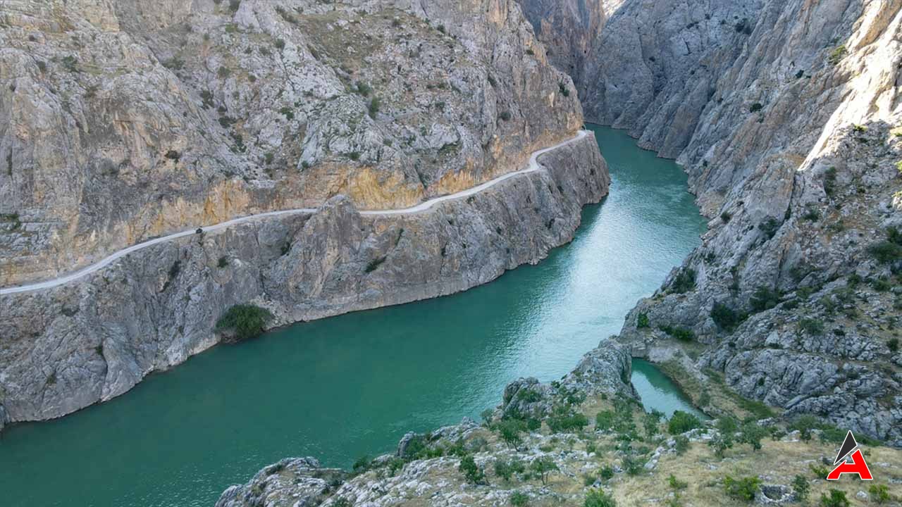 Karanlık Kanyon