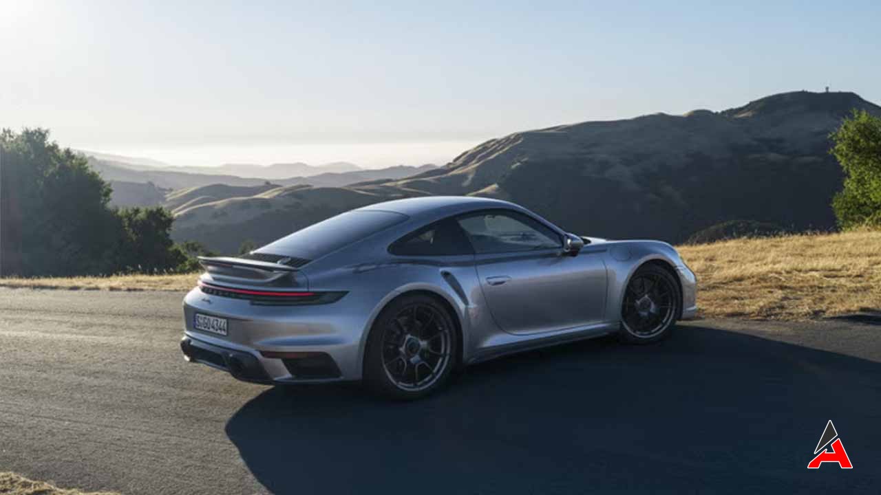 640 Beygirlik Porsche 911 Turbo 50 Years Edition Tanıtıldı