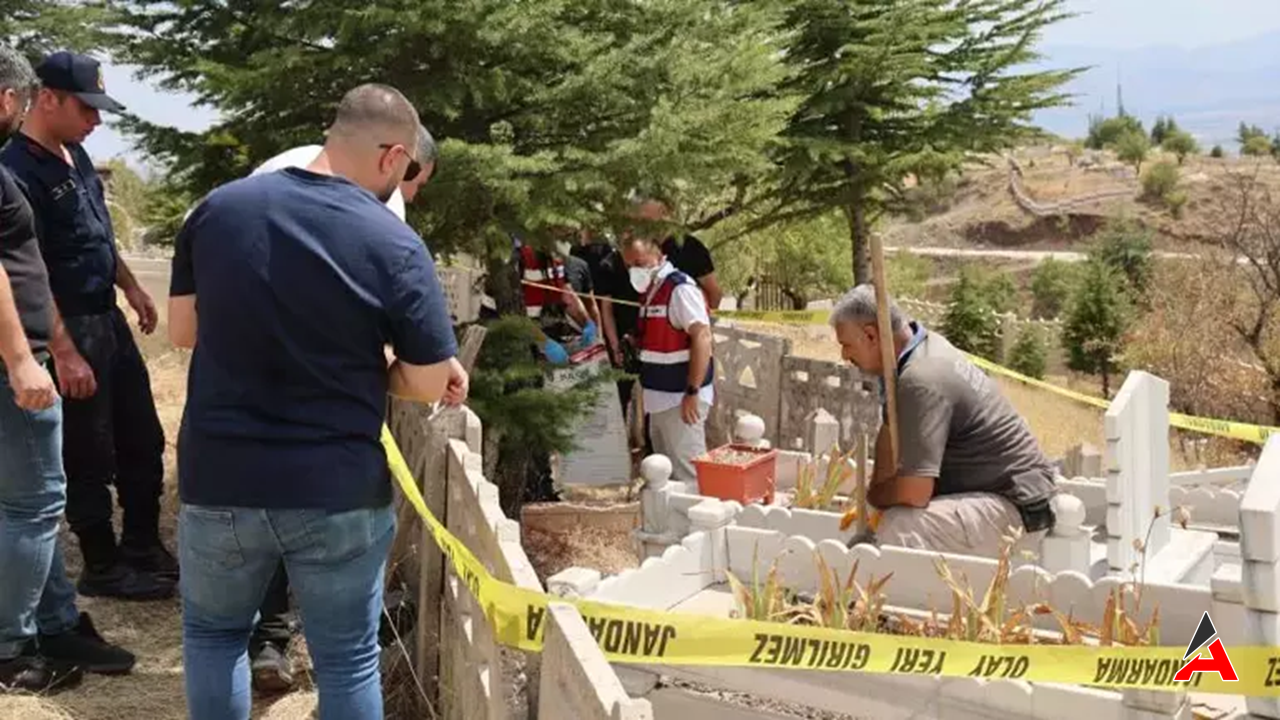 Tarihi Mezarlıkta Poşete Sarılı Bebek Cesedi Bulundu1