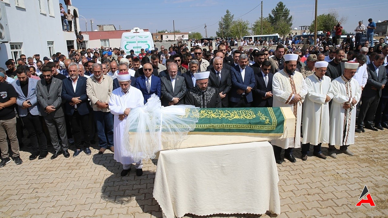 Sevda Demirel'in Şeriat Çağrısına Büyük Tepki